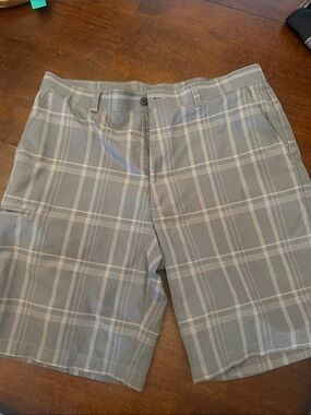 Grand Slam Gray Plaid Flat-Front Shorts